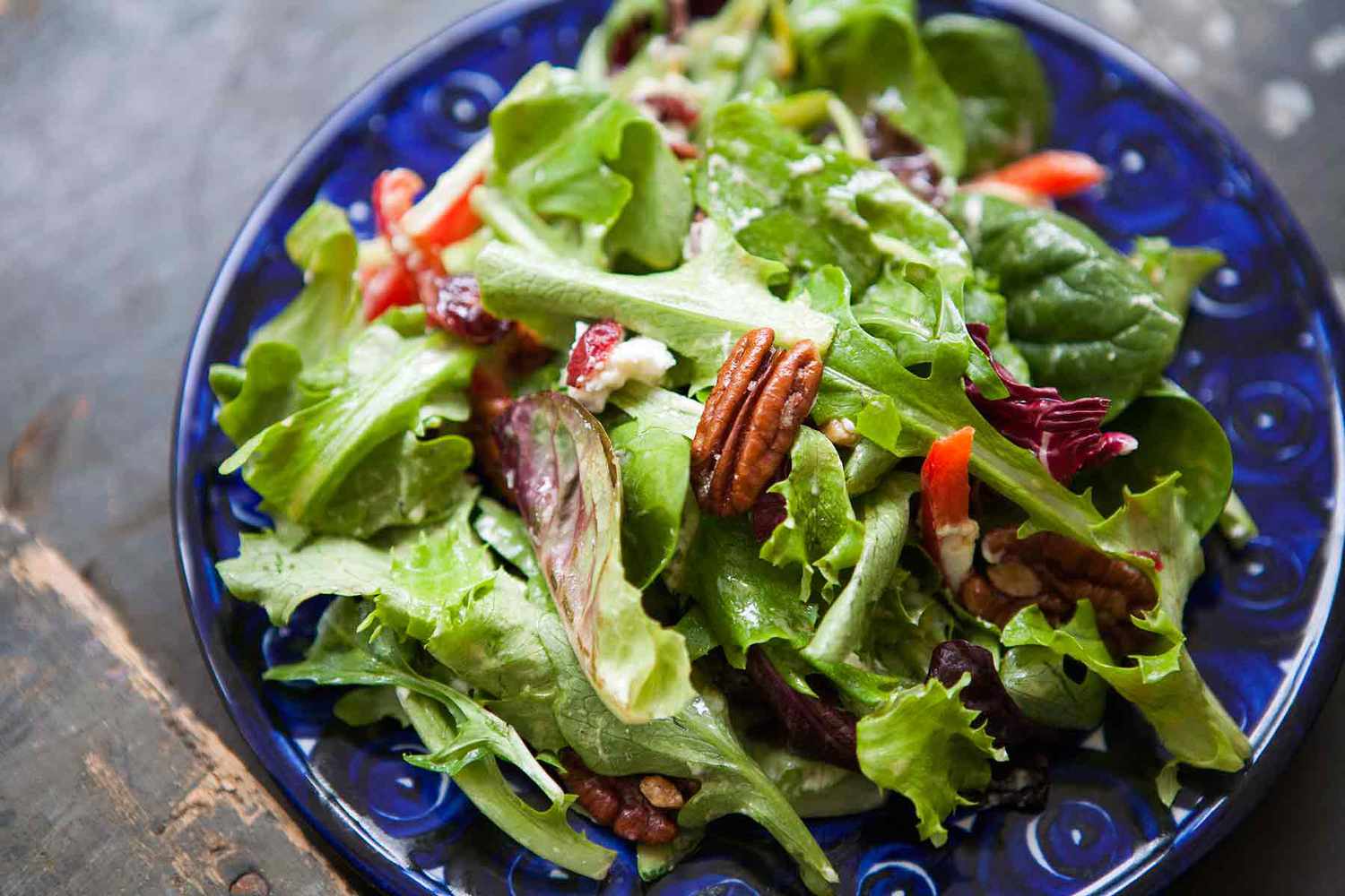 Salad with aromatic mustard and honey dressing